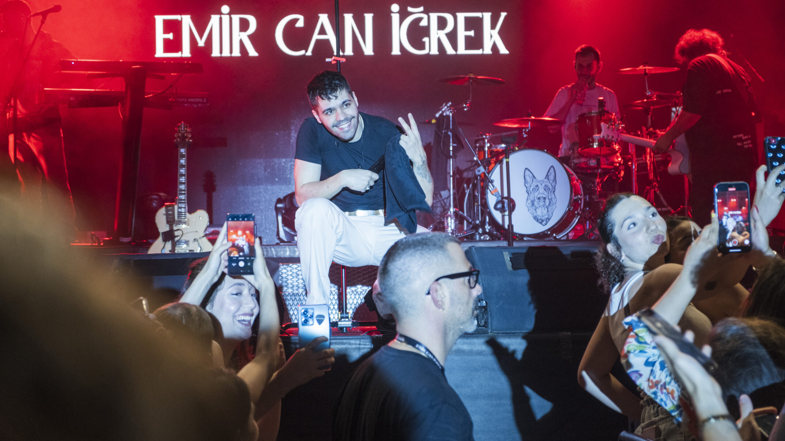 Emir Can İğrek'ten Samsun'da Unutulmaz Konser: Yüzlerce Hayran Coşkuyla Eşlik Etti!