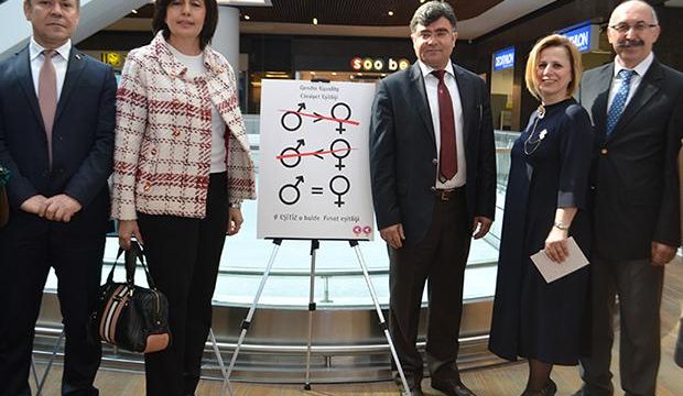 Eşitsiz Sergisi Piazza AVM’de açıldı